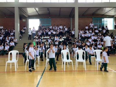 Izada de bandera inglés e informática